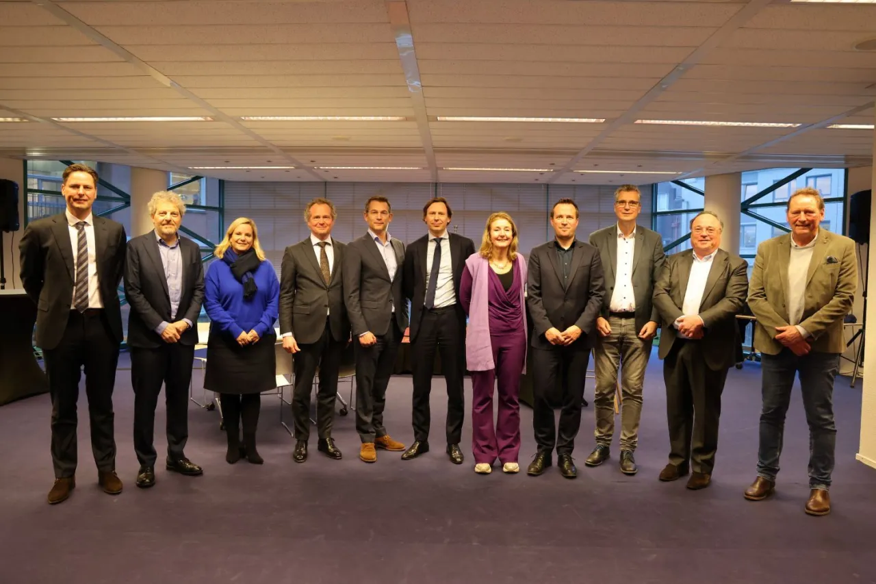 Network users, network operators and ACM sign agreement on new ...